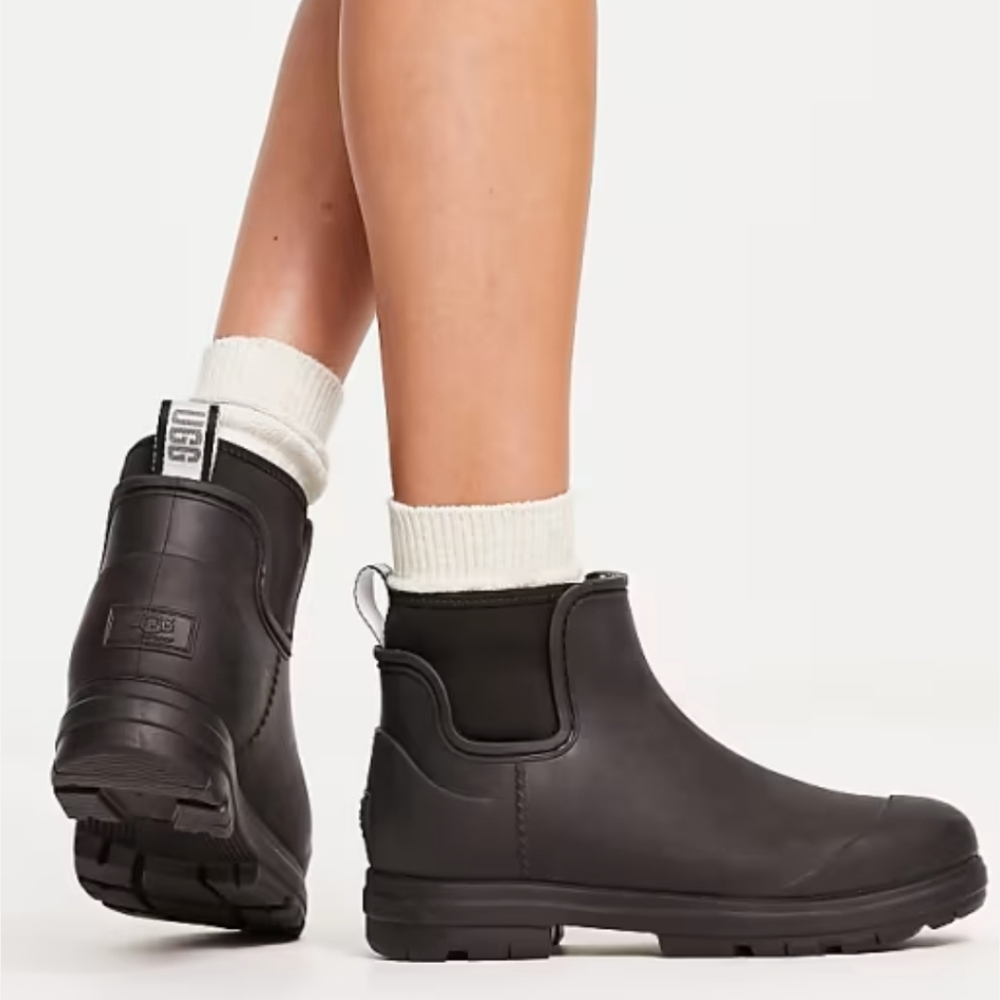 UGG Droplet Lug Sole Ankle Boot, Pull On,‎ Waterproof, Size 9, Black